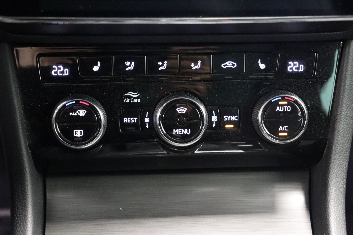 Fahrzeugabbildung SKODA Superb Combi 2.0 TDI DSG Style AHK|ACC|LED|Navi|