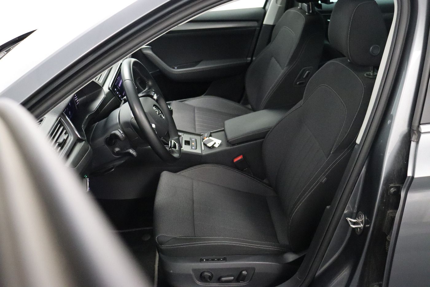 Fahrzeugabbildung SKODA Superb Combi 2.0 TDI DSG Style AHK|ACC|LED|Navi|