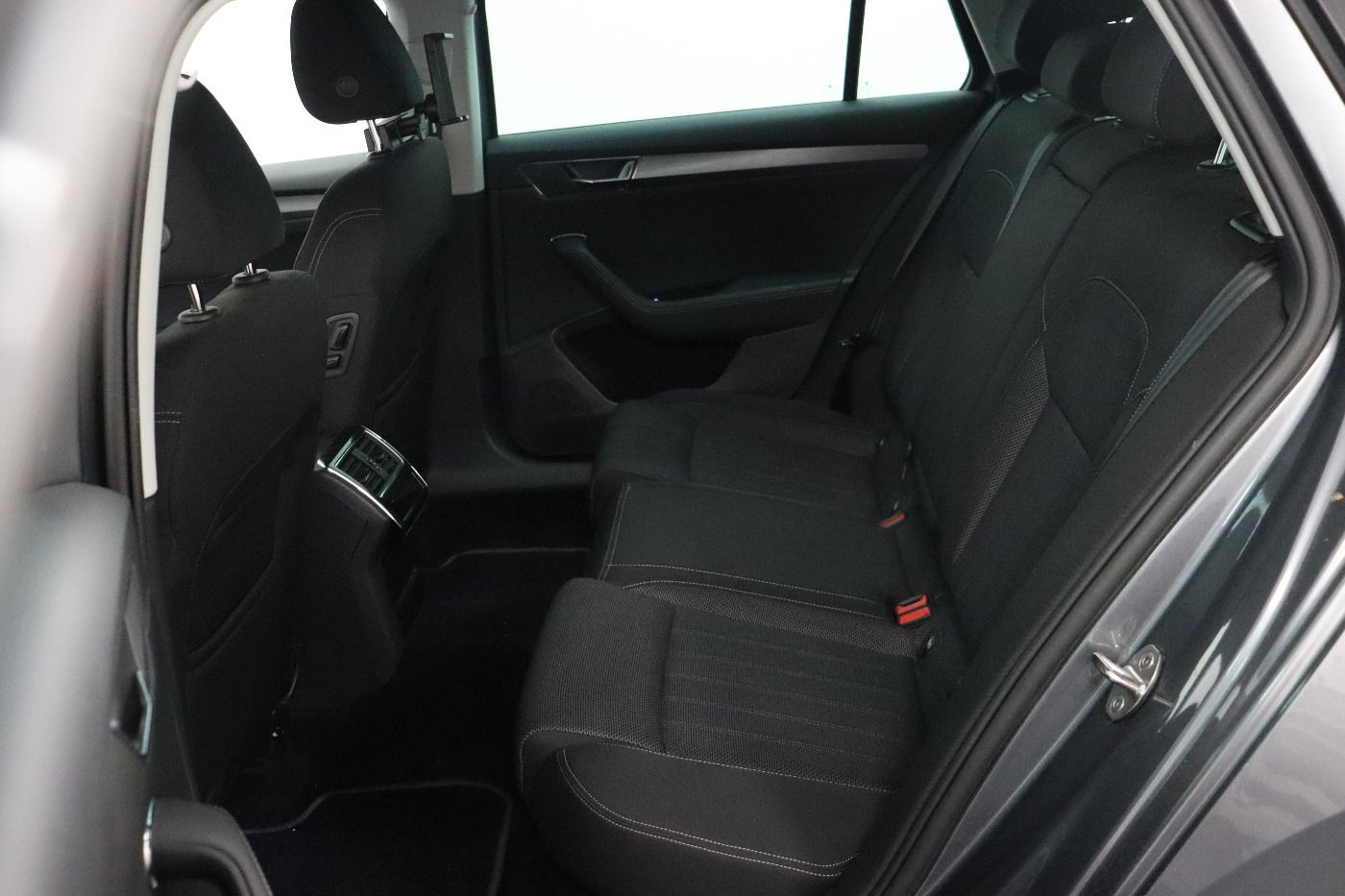 Fahrzeugabbildung SKODA Superb Combi 2.0 TDI DSG Style AHK|ACC|LED|Navi|