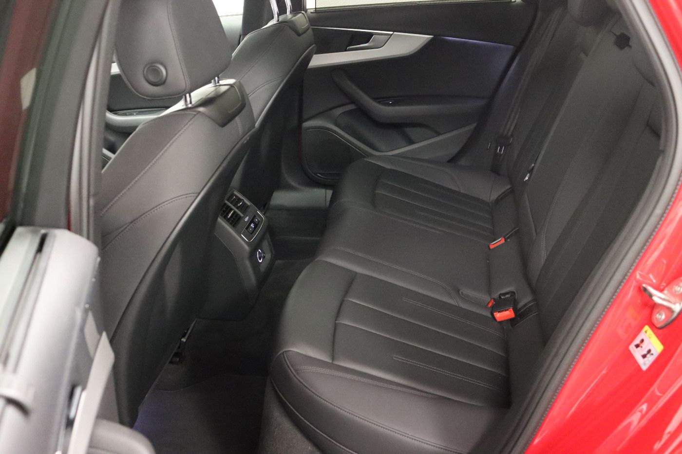 Fahrzeugabbildung Audi A4 40 TDI S tronic advanced ACC