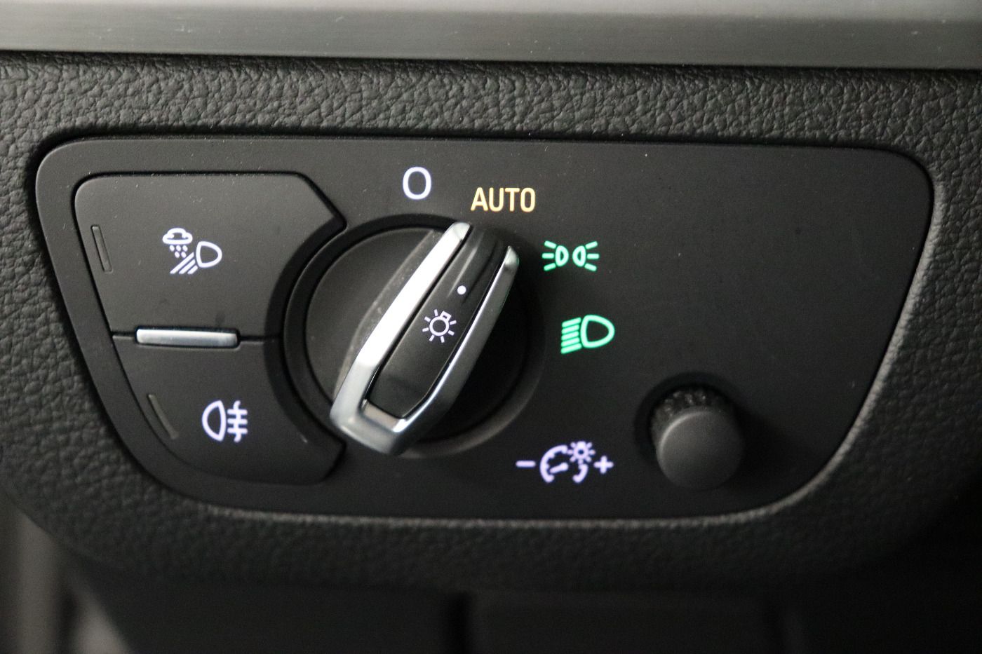 Fahrzeugabbildung Audi Q5 40 TDI quattro S tronic S line AHK|ACC|LED|LM