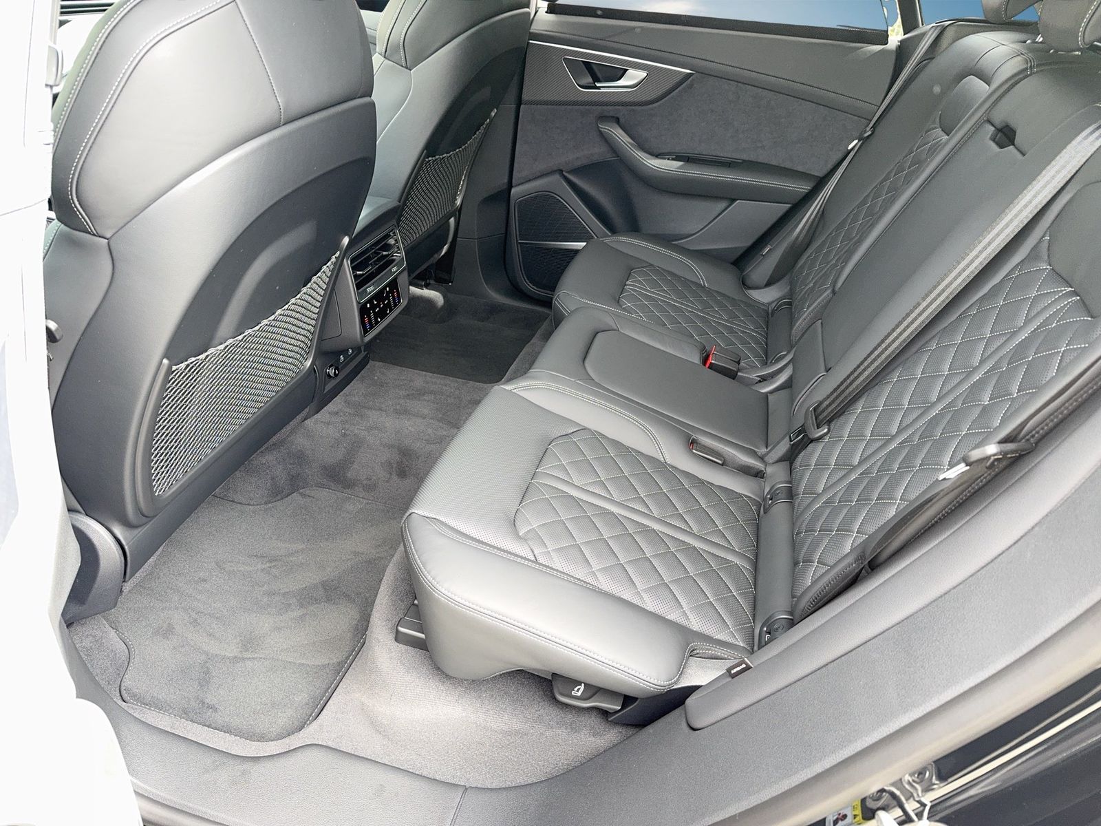 Fahrzeugabbildung Audi SQ8 TFSI SUV tiptronic Matrix|B&O|AHK|HUD