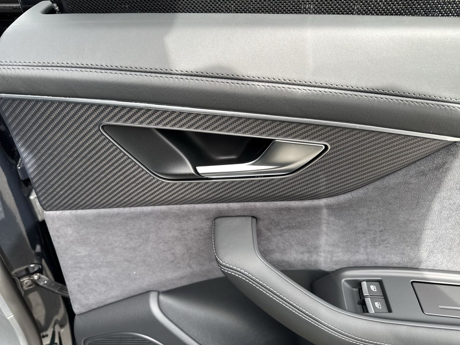 Fahrzeugabbildung Audi SQ8 TFSI SUV tiptronic Matrix|B&O|AHK|HUD