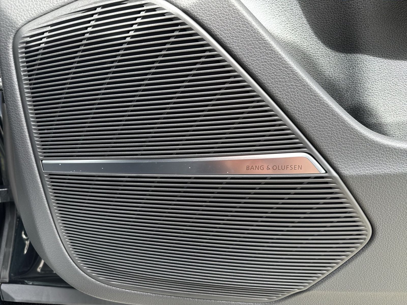 Fahrzeugabbildung Audi SQ8 TFSI SUV tiptronic Matrix|B&O|AHK|HUD