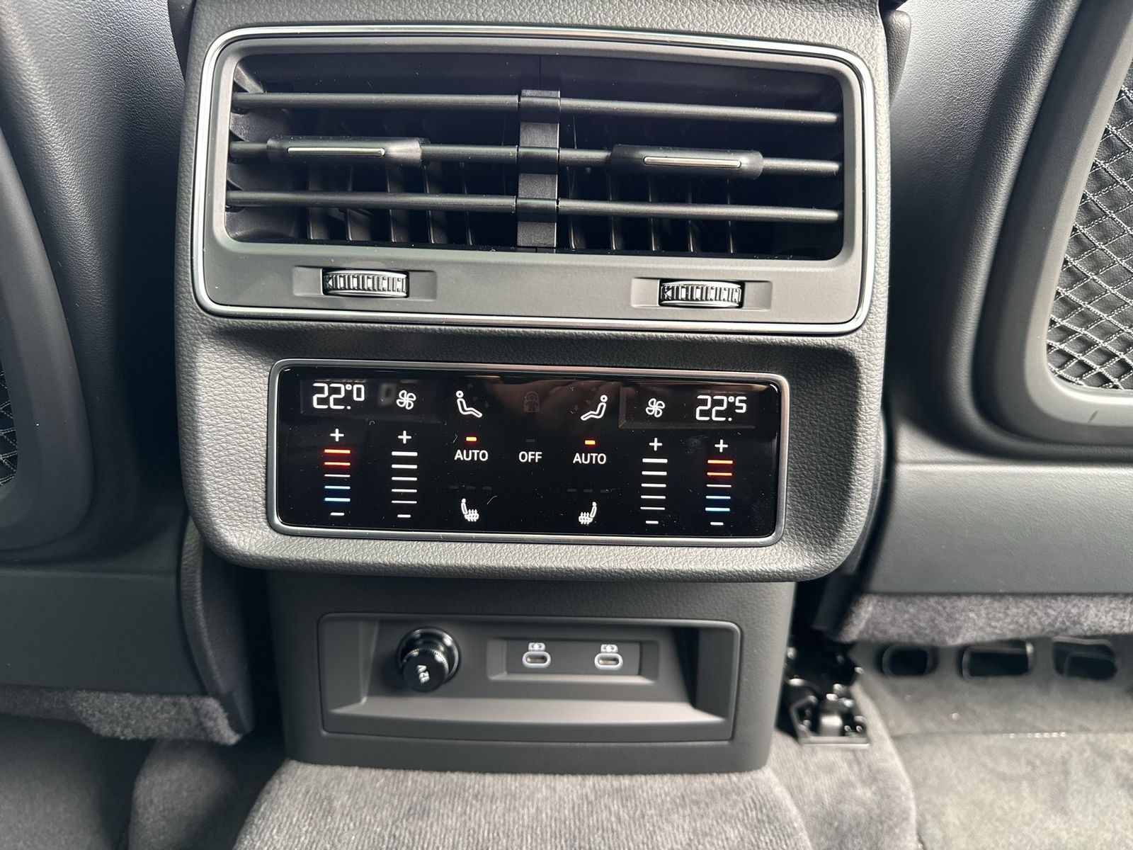 Fahrzeugabbildung Audi SQ8 TFSI SUV tiptronic Matrix|B&O|AHK|HUD