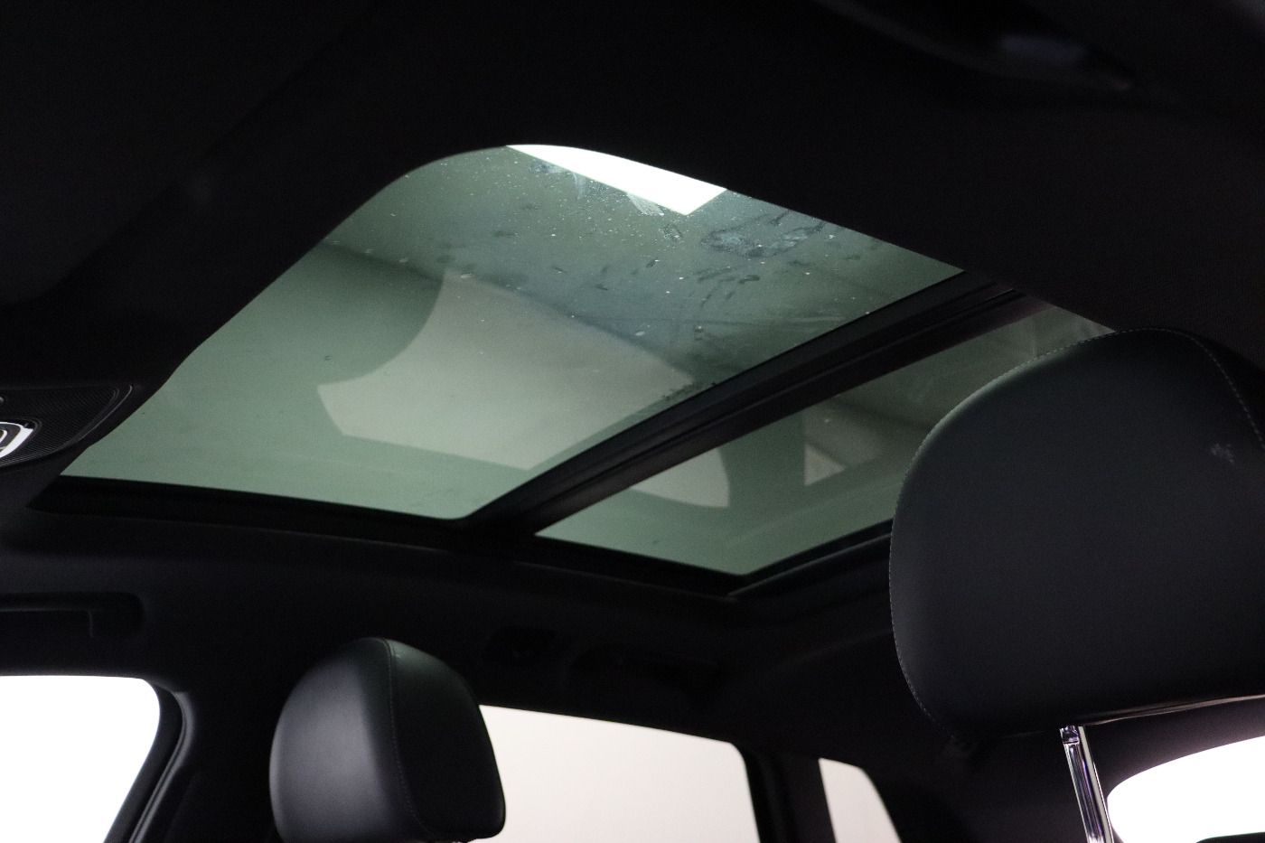 Fahrzeugabbildung Audi e-tron 55 quattro S line Matrix|AHK|HUD|Luft|ACC