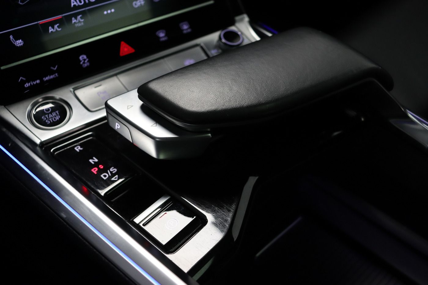 Fahrzeugabbildung Audi e-tron 55 quattro S line Matrix|AHK|HUD|Luft|ACC