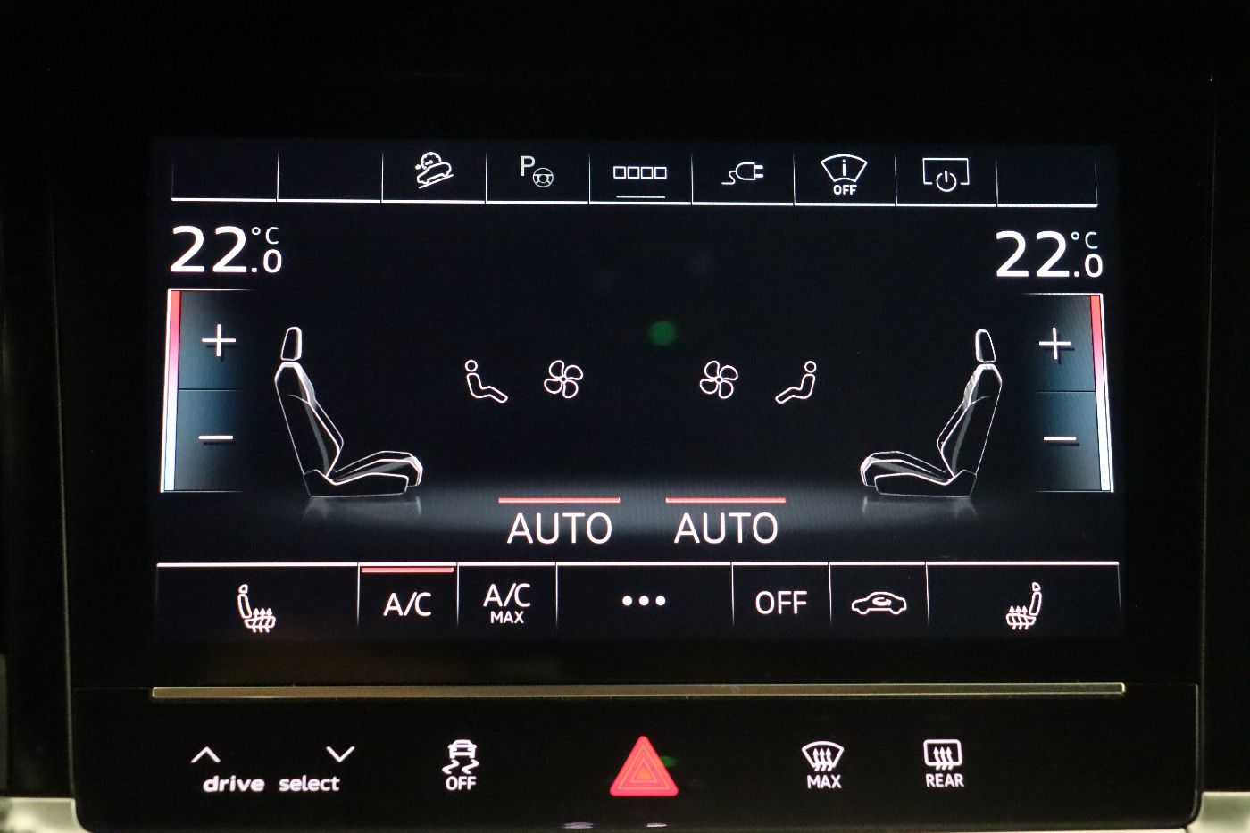 Fahrzeugabbildung Audi e-tron 55 quattro S line Matrix|AHK|HUD|Luft|ACC