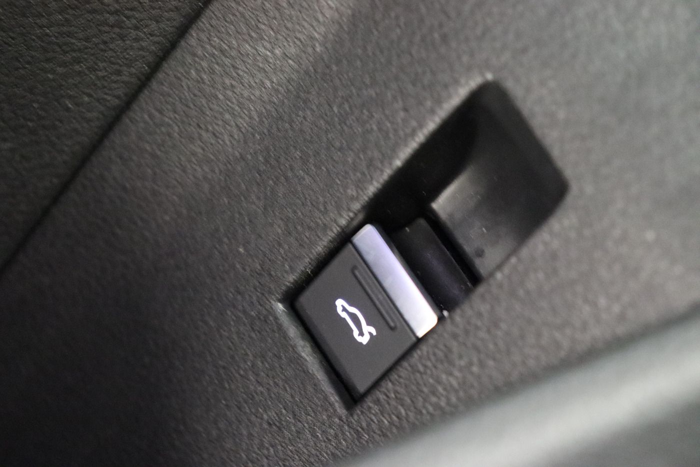 Fahrzeugabbildung Audi e-tron 55 quattro S line Matrix|AHK|HUD|Luft|ACC