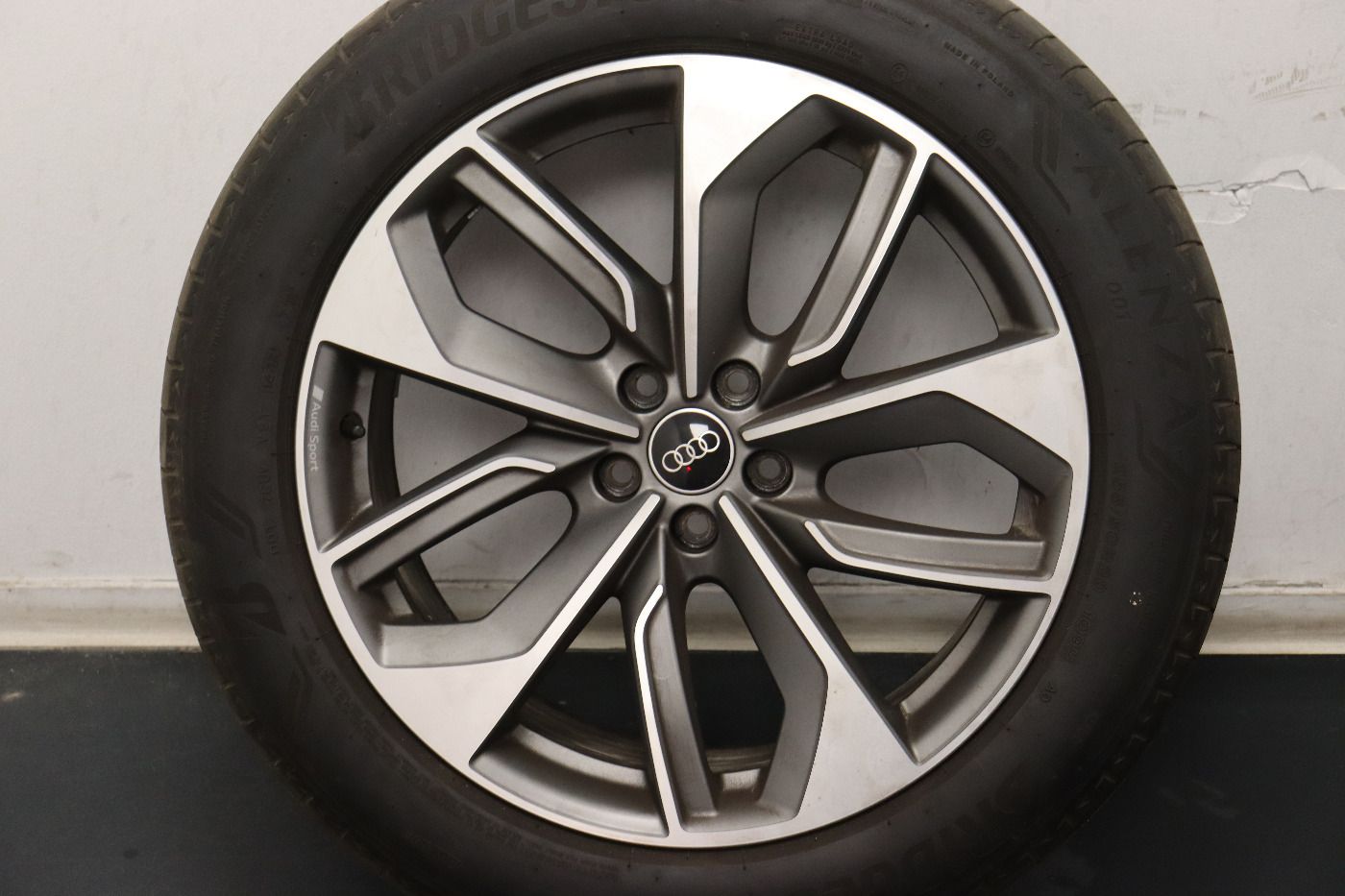 Fahrzeugabbildung Audi e-tron 55 quattro S line Matrix|AHK|HUD|Luft|ACC