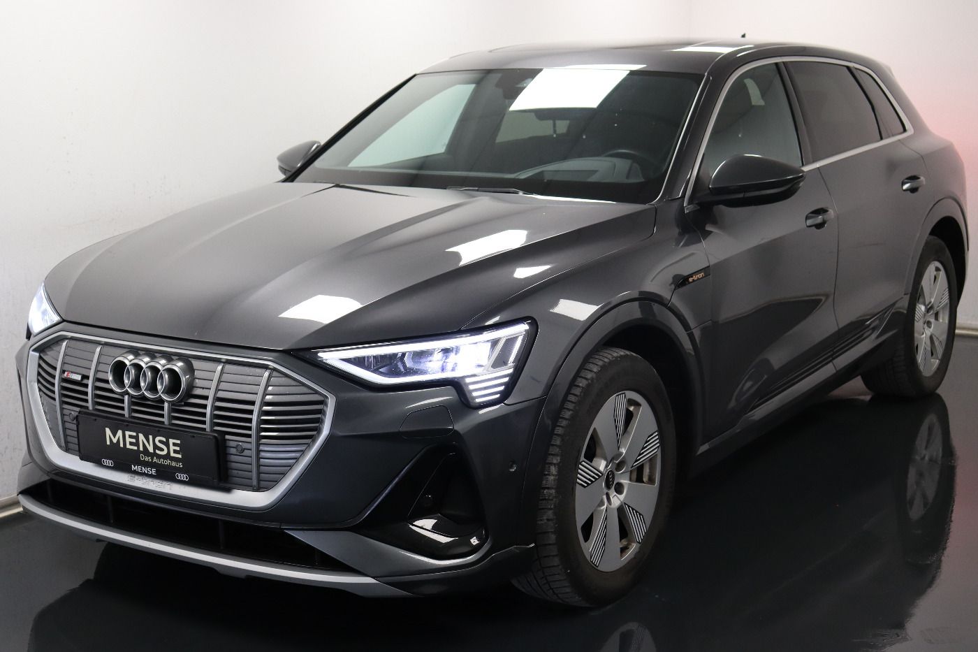 Fahrzeugabbildung Audi e-tron 55 quattro S line Matrix|AHK|HUD|Luft|ACC