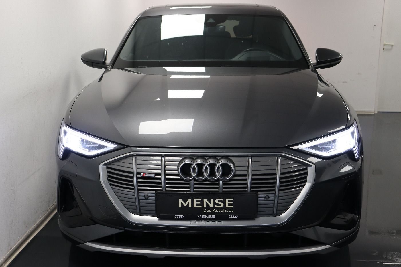 Fahrzeugabbildung Audi e-tron 55 quattro S line Matrix|AHK|HUD|Luft|ACC