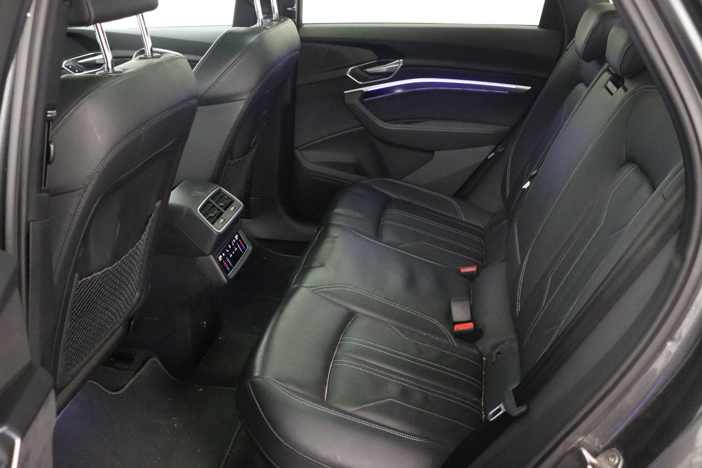 Fahrzeugabbildung Audi e-tron 55 quattro S line Matrix|AHK|HUD|Luft|ACC