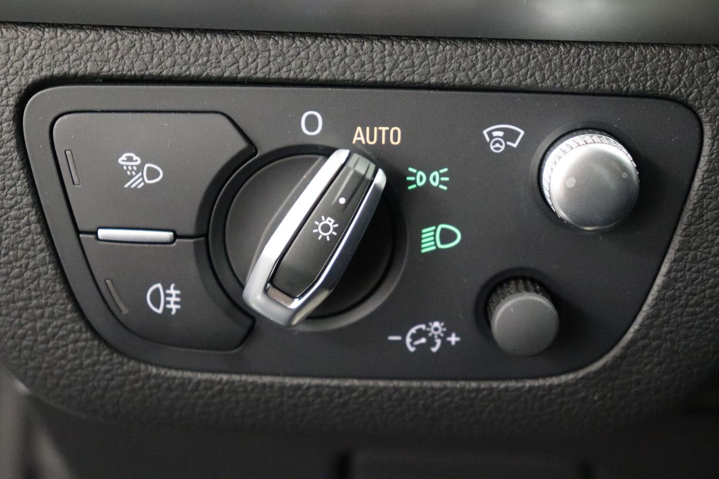 Fahrzeugabbildung Audi Q5 50 TFSI e quattro S tronic advanced Matrix|LM