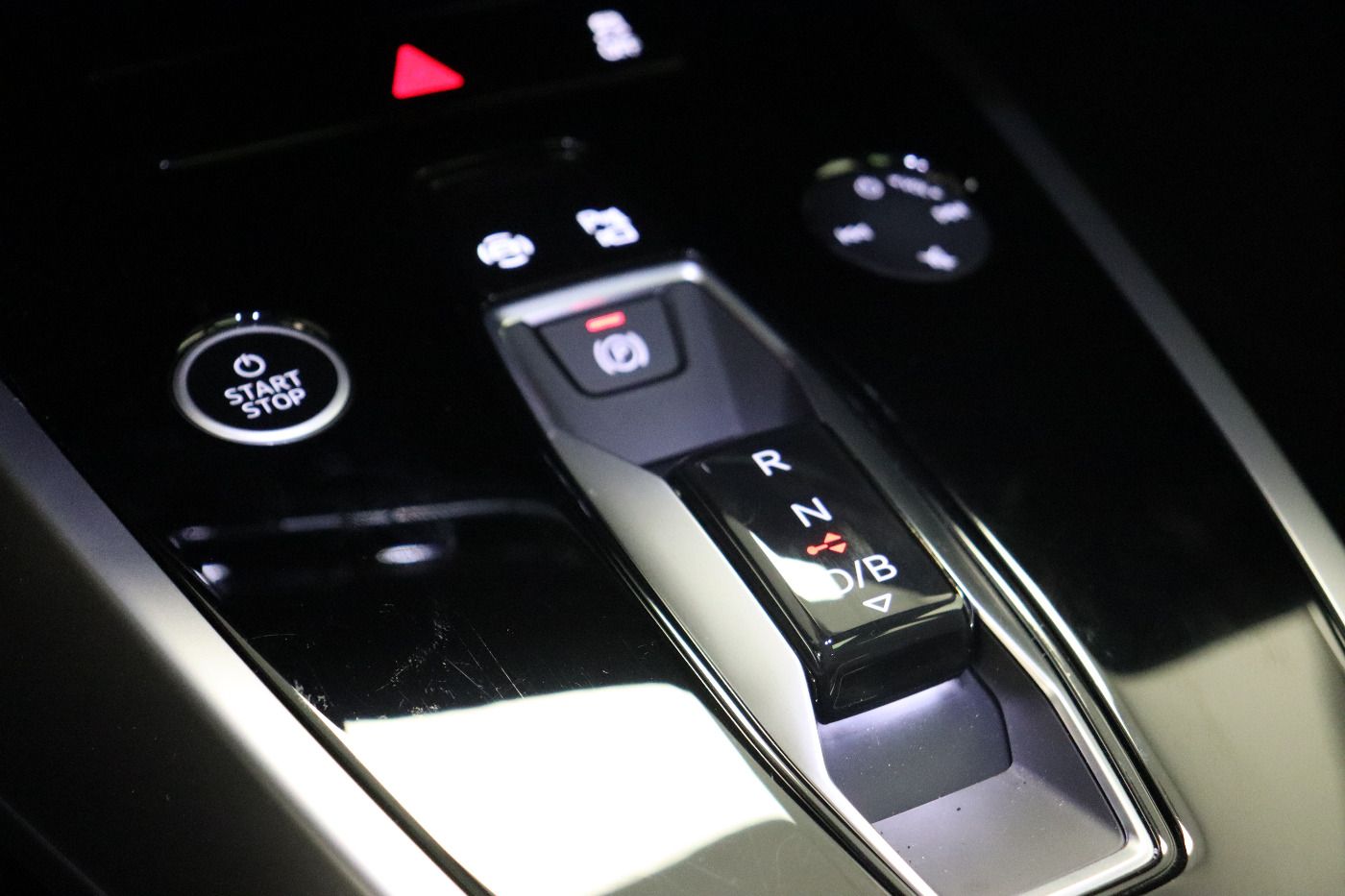 Fahrzeugabbildung Audi Q4 e-tron 40 Pano|SD|Standhzg|ACC|LED|Navi