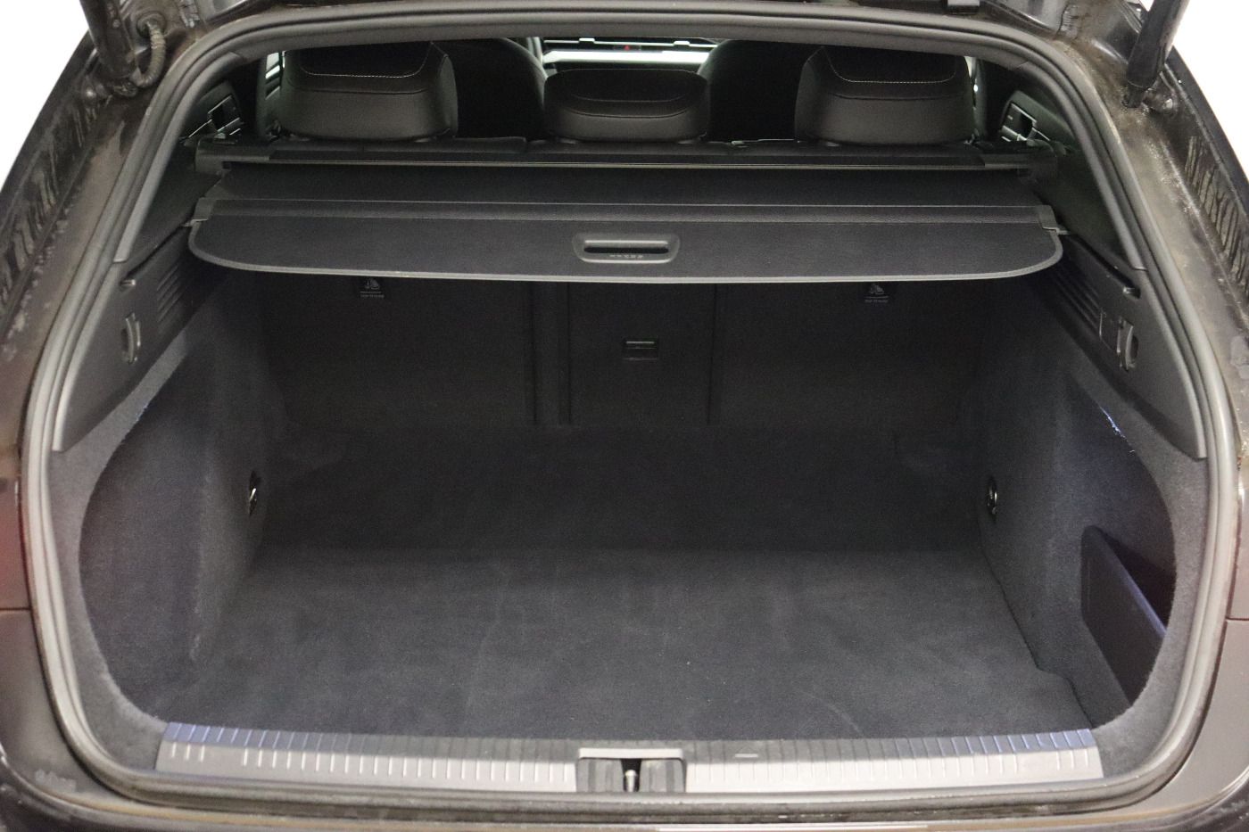 Fahrzeugabbildung Volkswagen Arteon Shootingbrake 2.0 TDI DSG R-Line IQ.Light