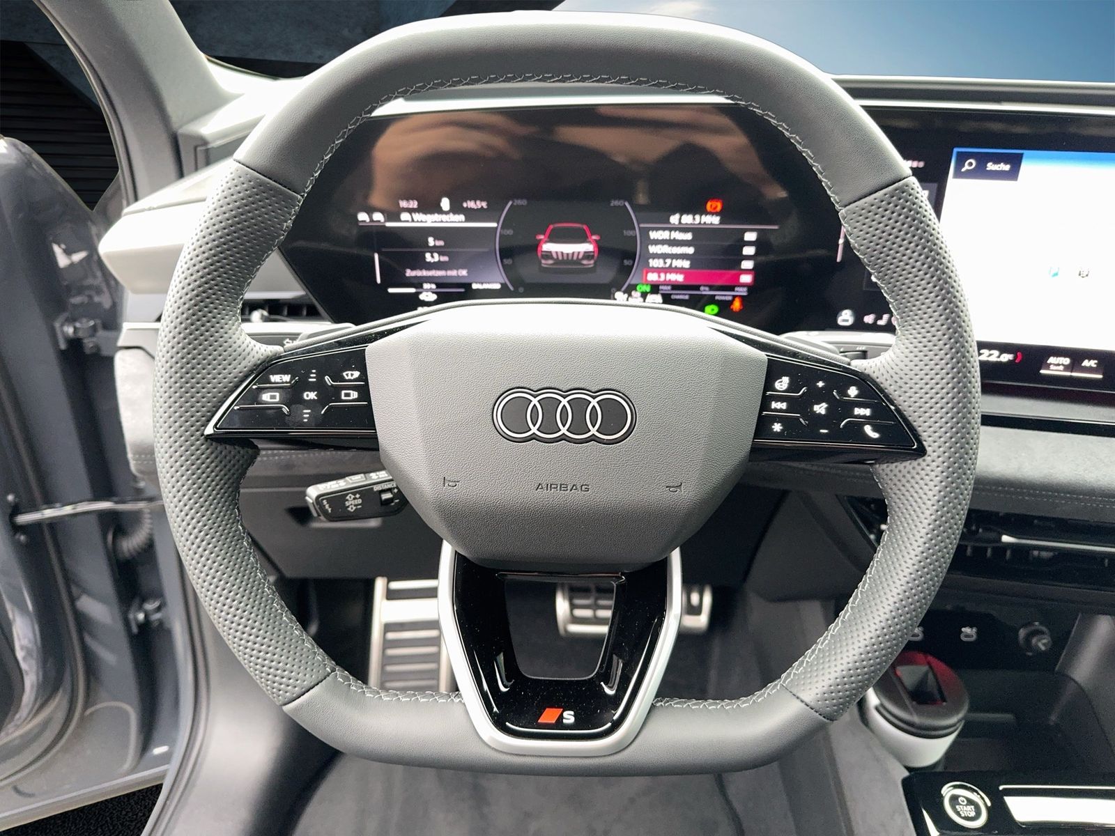 Fahrzeugabbildung Audi Q6 SUV e-tron quattro 285 kW B&O|AHK|HUD|Luft|LM