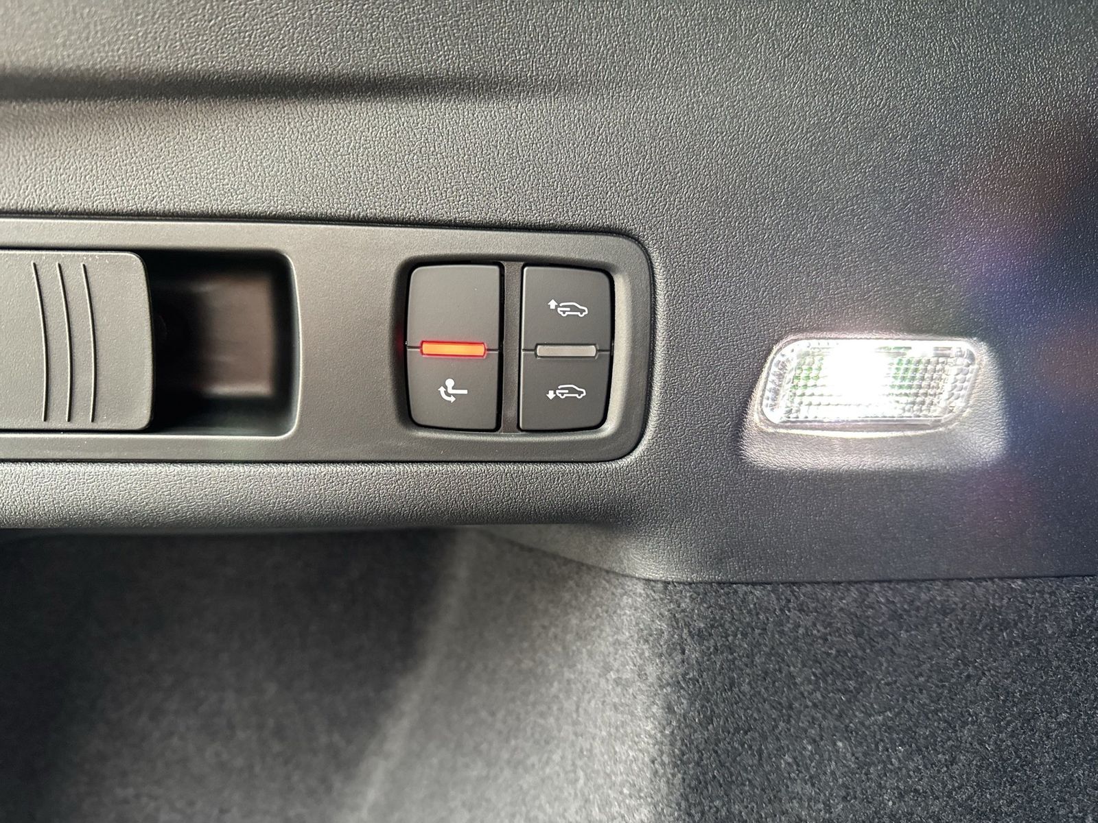 Fahrzeugabbildung Audi Q6 SUV e-tron quattro 285 kW B&O|AHK|HUD|Luft|LM