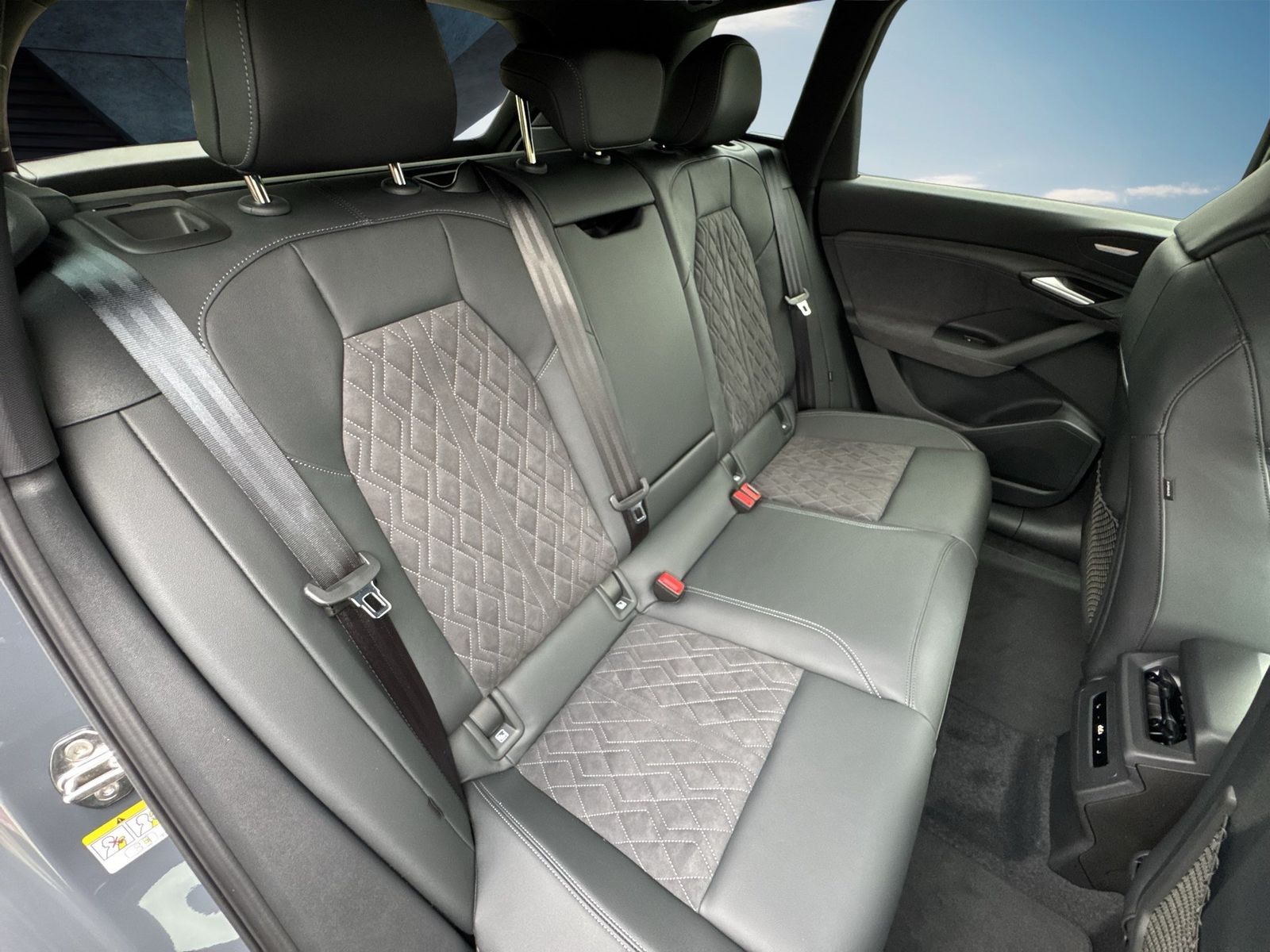 Fahrzeugabbildung Audi Q6 SUV e-tron quattro 285 kW B&O|AHK|HUD|Luft|LM