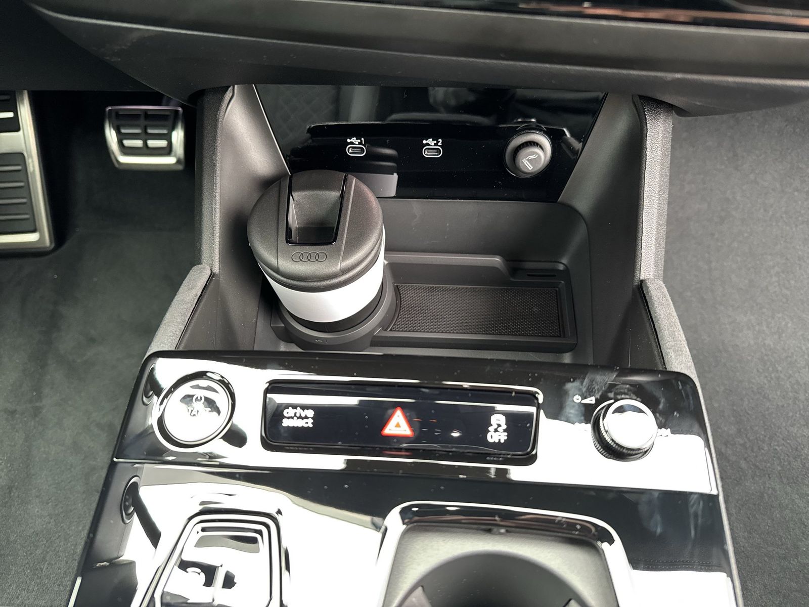 Fahrzeugabbildung Audi Q6 SUV e-tron quattro 285 kW B&O|AHK|HUD|Luft|LM