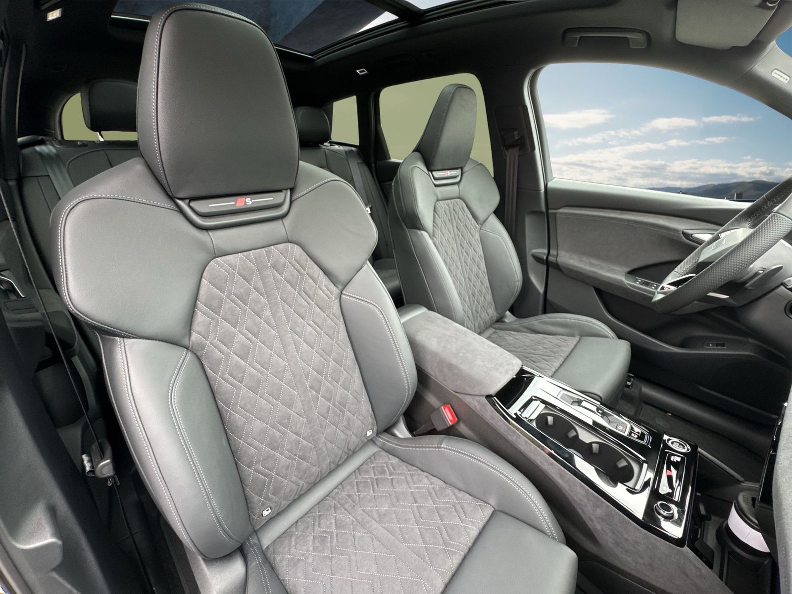 Fahrzeugabbildung Audi Q6 SUV e-tron quattro 285 kW B&O|AHK|HUD|Luft|LM