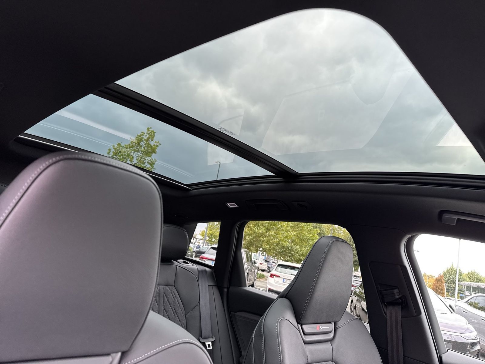 Fahrzeugabbildung Audi Q6 SUV e-tron quattro 285 kW B&O|AHK|HUD|Luft|LM