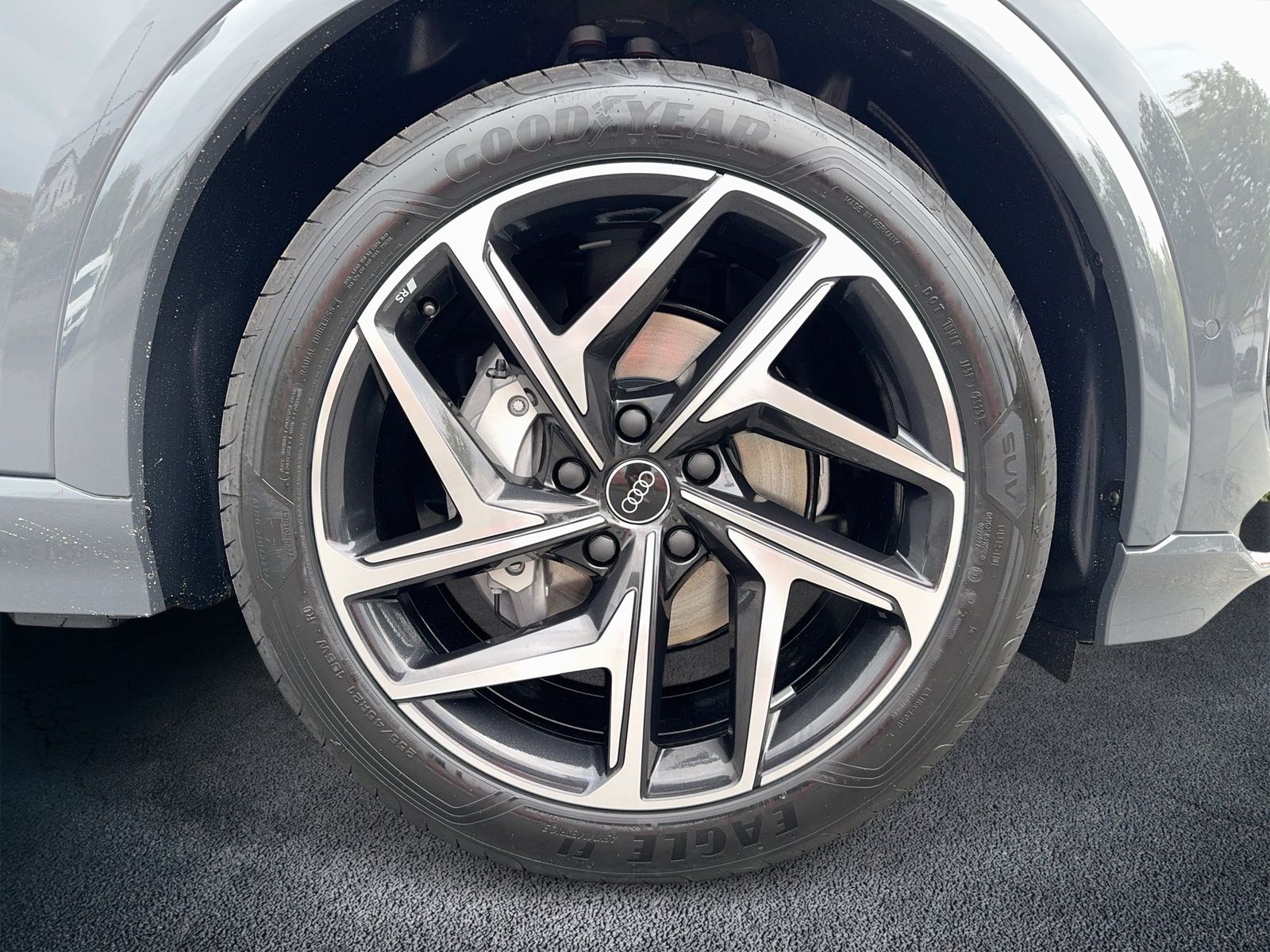 Fahrzeugabbildung Audi Q6 SUV e-tron quattro 285 kW B&O|AHK|HUD|Luft|LM