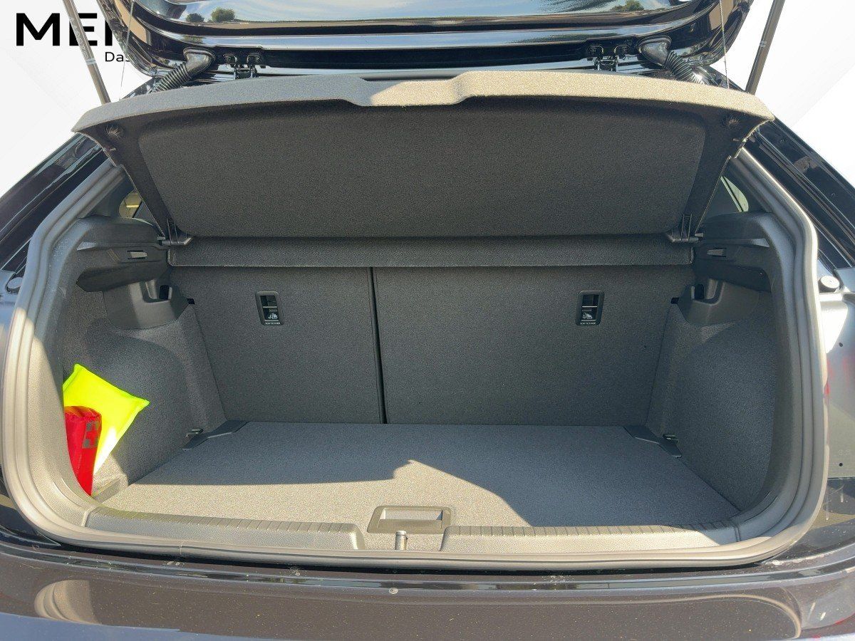 Fahrzeugabbildung Volkswagen Polo 1.0 TSI DSG R-Line Pano Navi Keyless Kamera