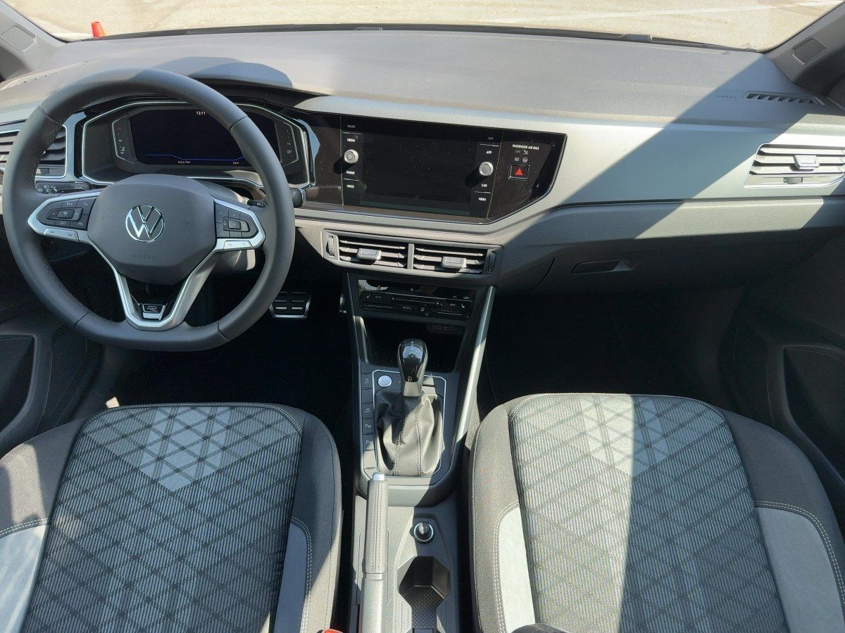 Fahrzeugabbildung Volkswagen Polo 1.0 TSI DSG R-Line Pano Navi Keyless Kamera