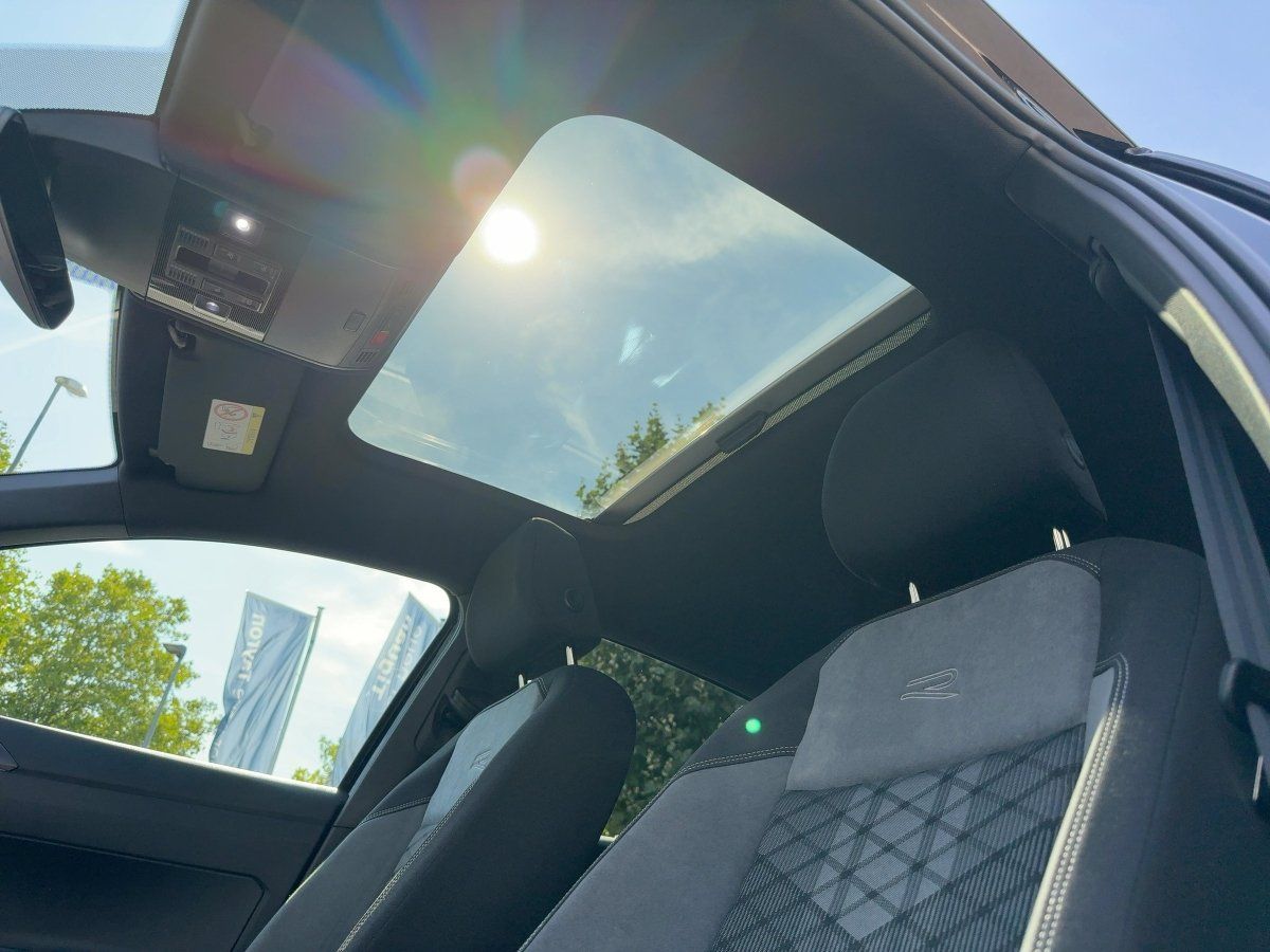 Fahrzeugabbildung Volkswagen Polo 1.0 TSI DSG R-Line Pano Navi Keyless Kamera