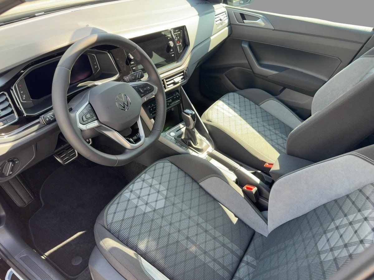 Fahrzeugabbildung Volkswagen Polo 1.0 TSI DSG R-Line Pano Navi Keyless Kamera