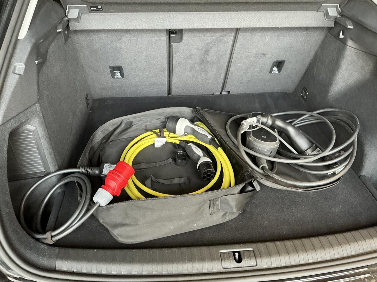 Fahrzeugabbildung Audi Q3 45 TFSIe S tronic LED|Navi|Kamera