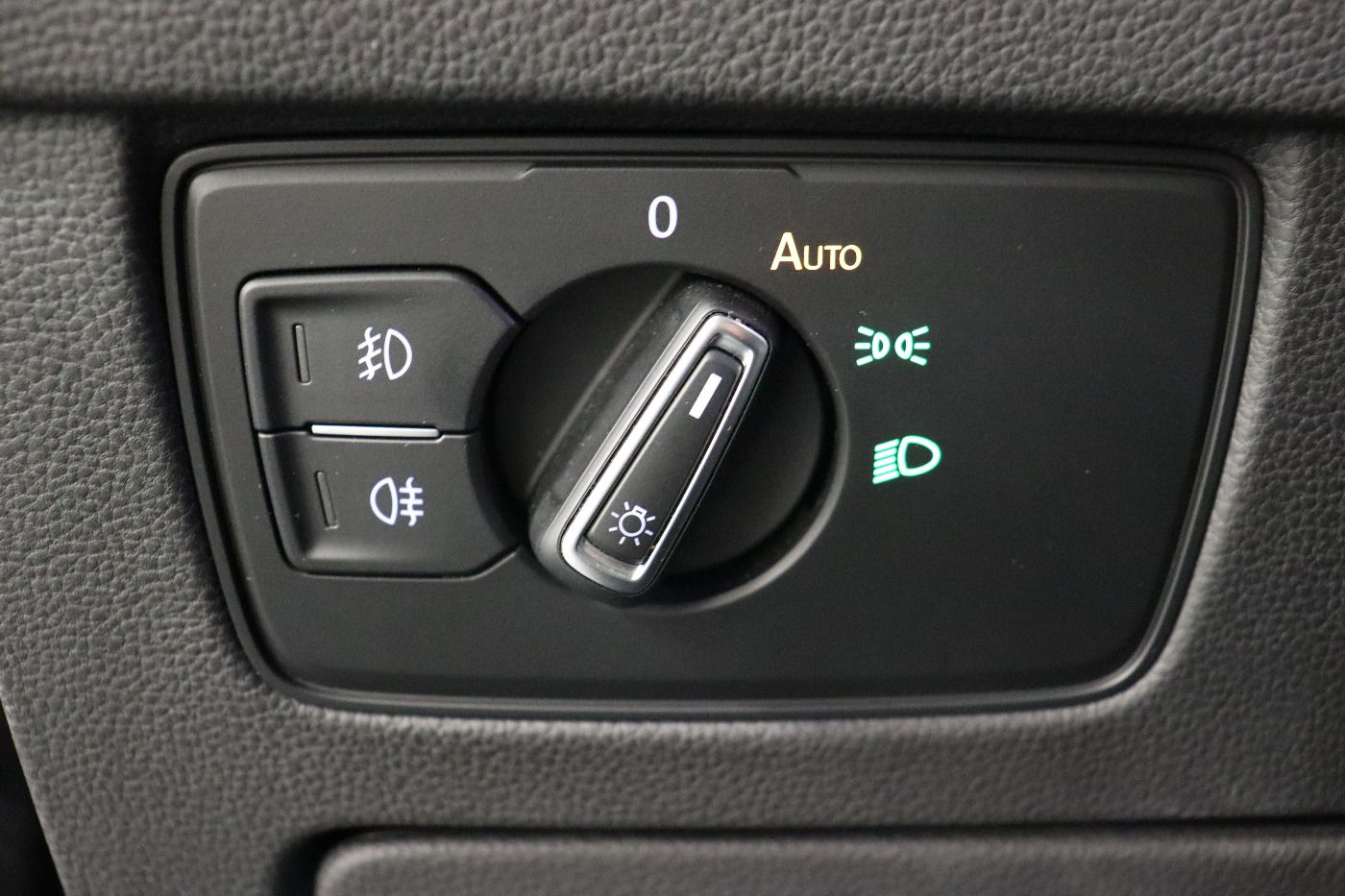 Fahrzeug autohaus mense Fahrzeugabbildung Volkswagen Passat Variant 2.0 TDI DSG Business AHK|ACC|LED