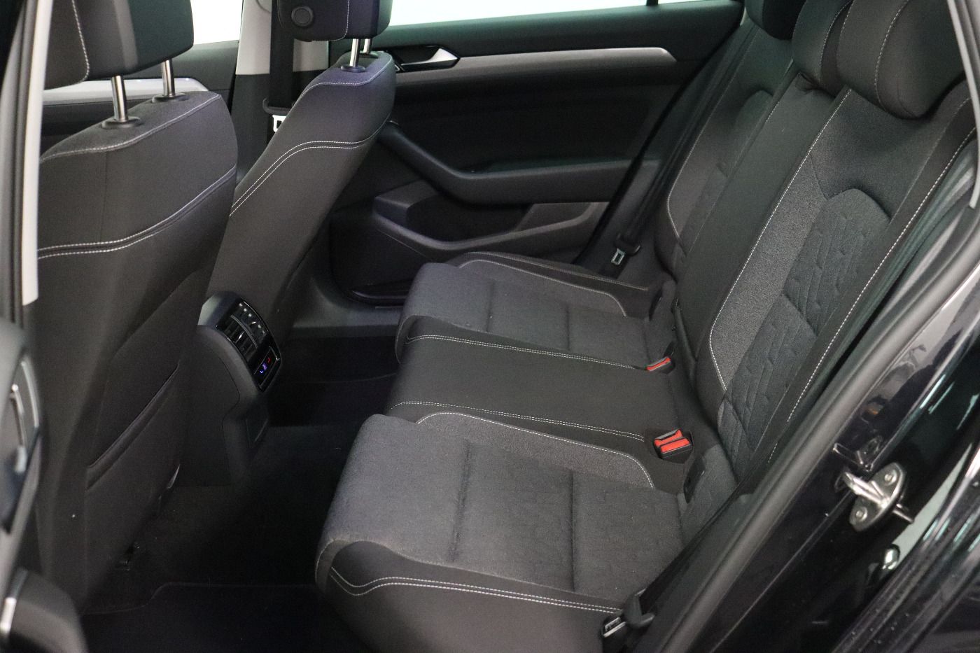 Fahrzeug autohaus mense Fahrzeugabbildung Volkswagen Passat Variant 2.0 TDI DSG Business AHK|ACC|LED