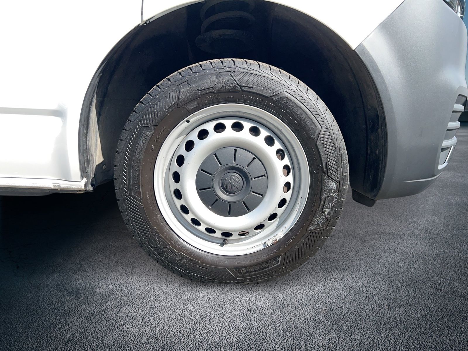 Fahrzeugabbildung Volkswagen T6.1 Transporter Kasten Plus TDI Trendline KR