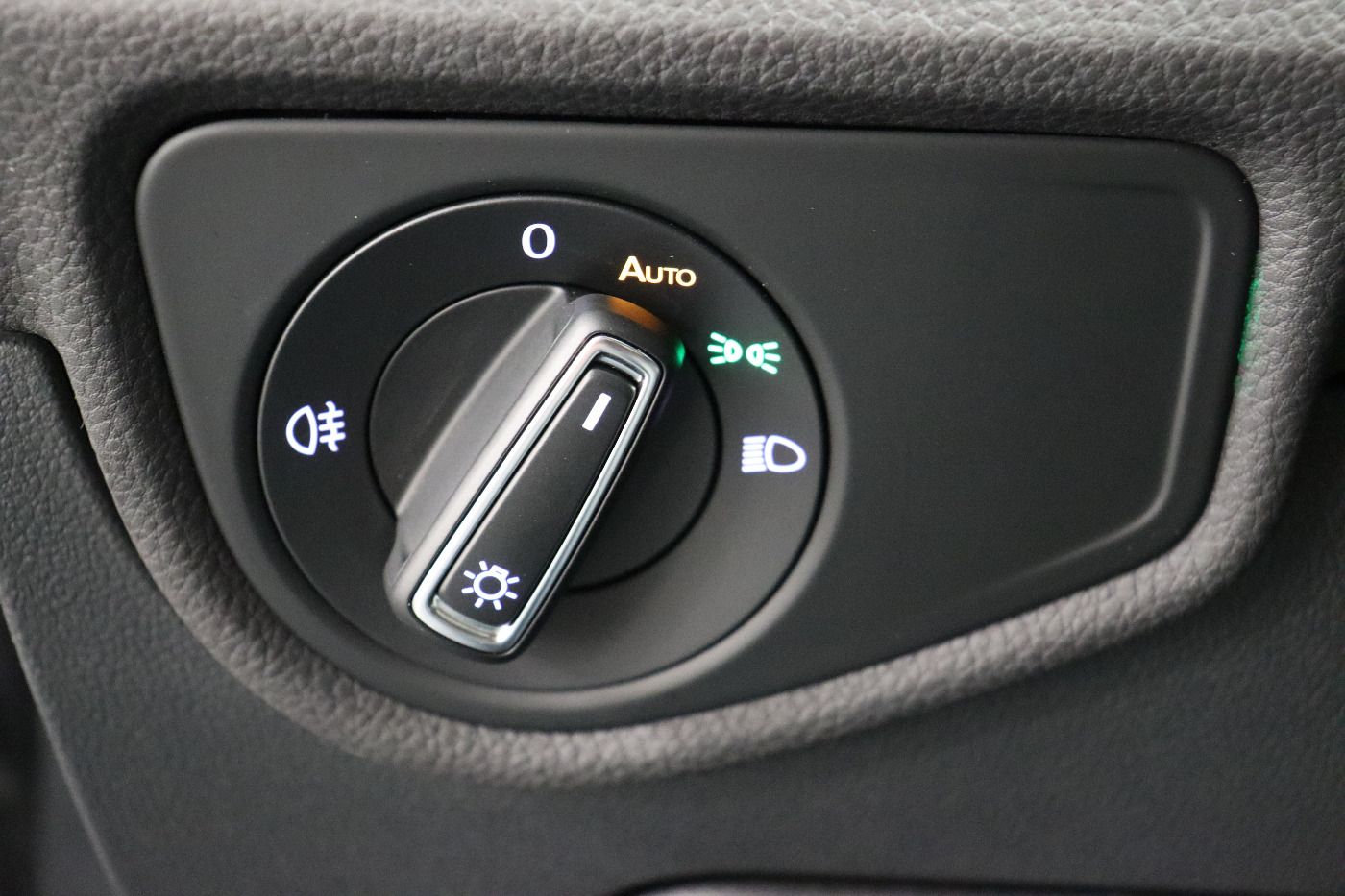 Fahrzeugabbildung Volkswagen Touran 1.5 TSI Comfortline CarPlay|ACC|Navi