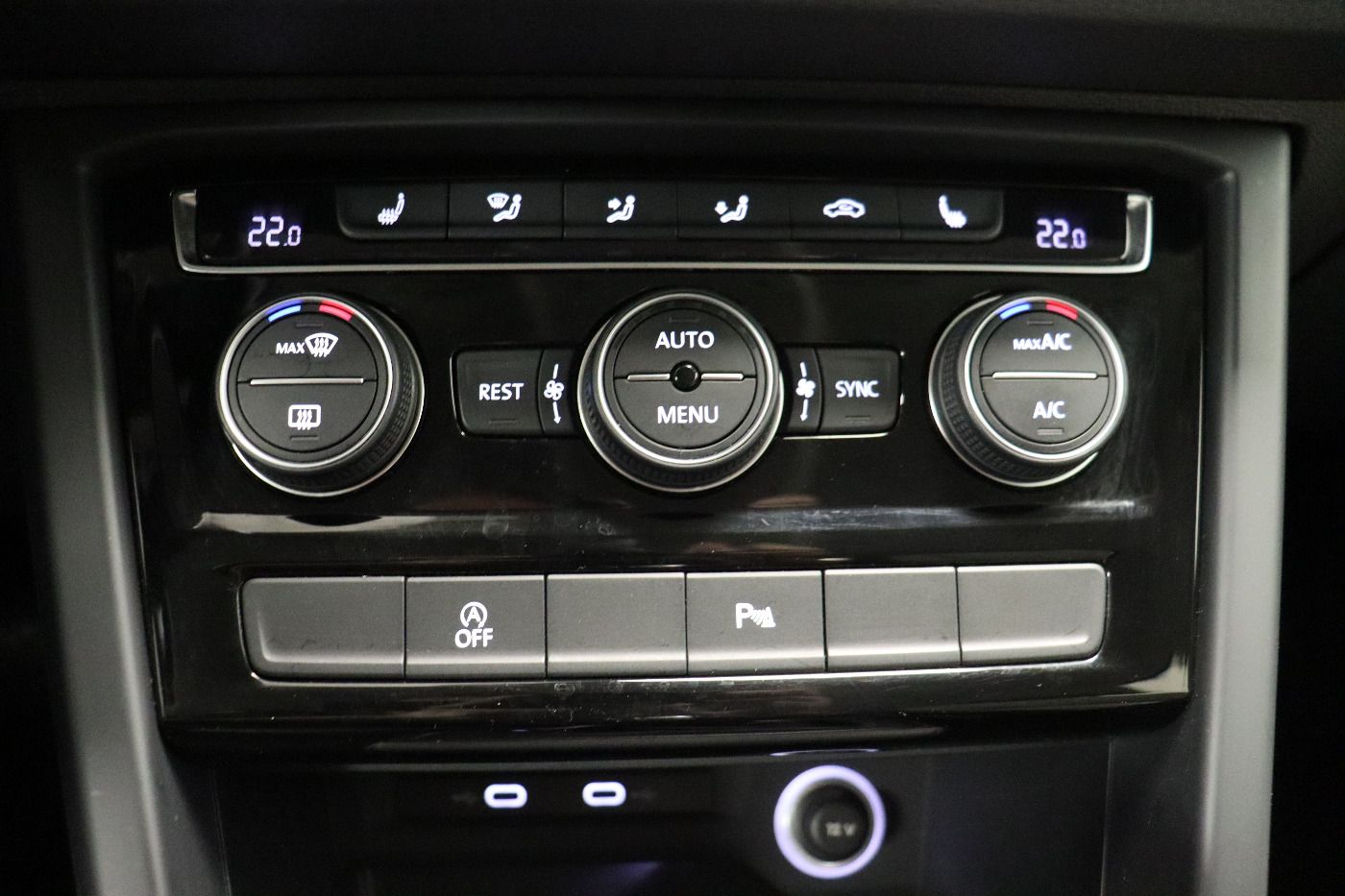 Fahrzeugabbildung Volkswagen Touran 1.5 TSI Comfortline CarPlay|ACC|Navi