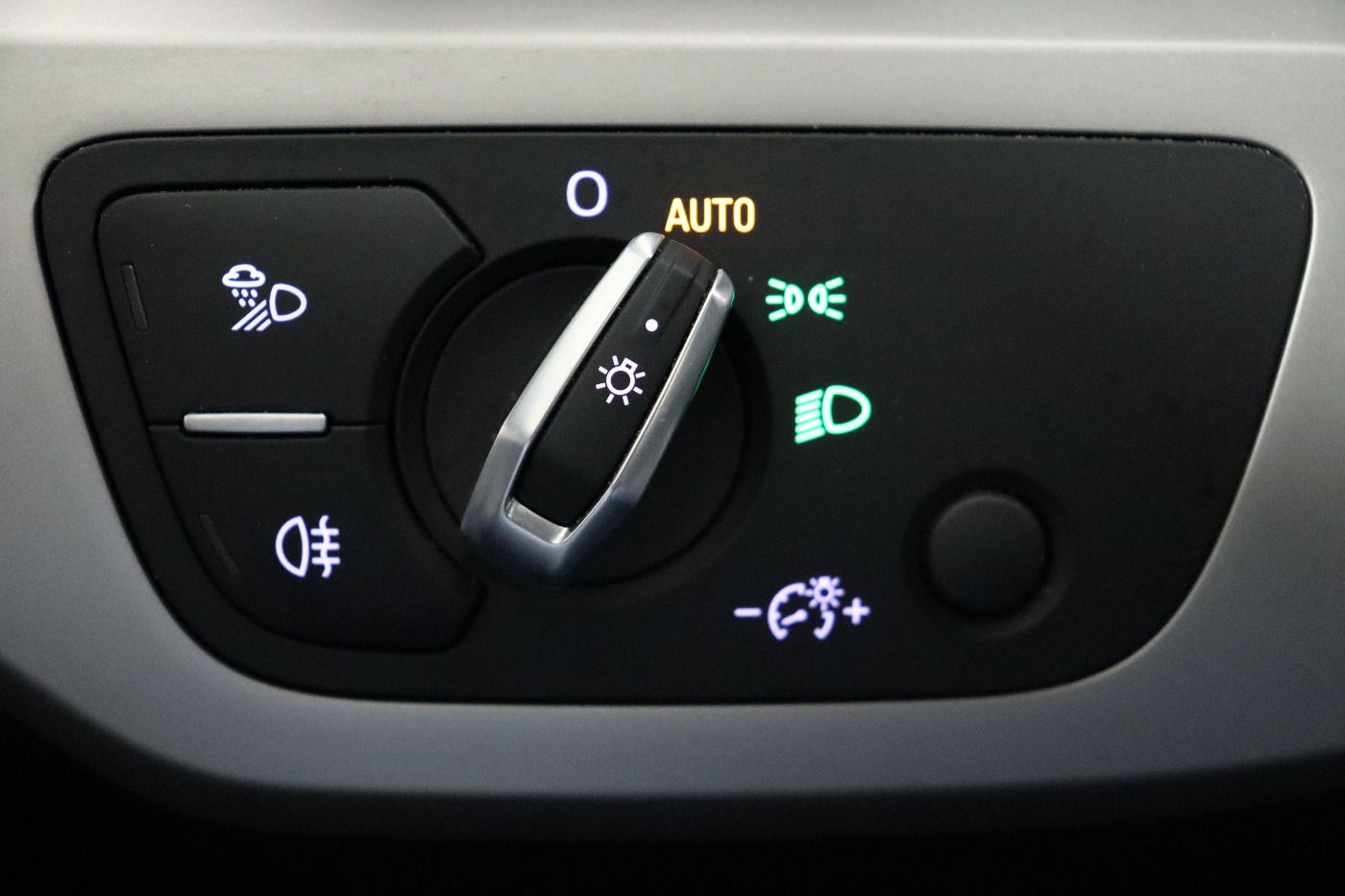 Fahrzeugabbildung Audi A4 Avant 35 TDI advanced S tronic AHK|LED|Navi|K