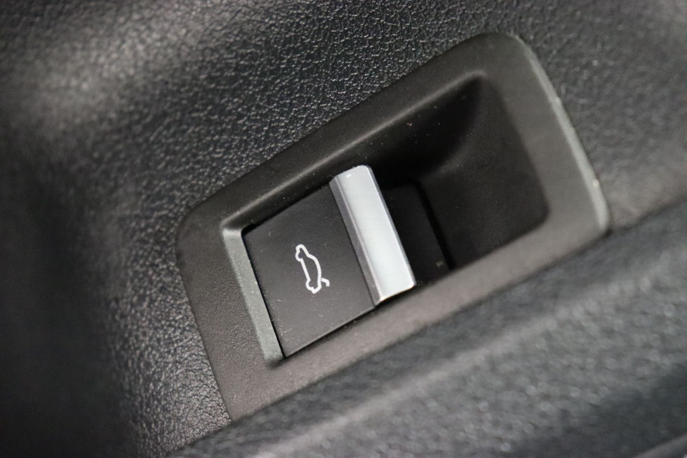 Fahrzeugabbildung Audi A4 Avant 35 TDI advanced S tronic AHK|LED|Navi|K