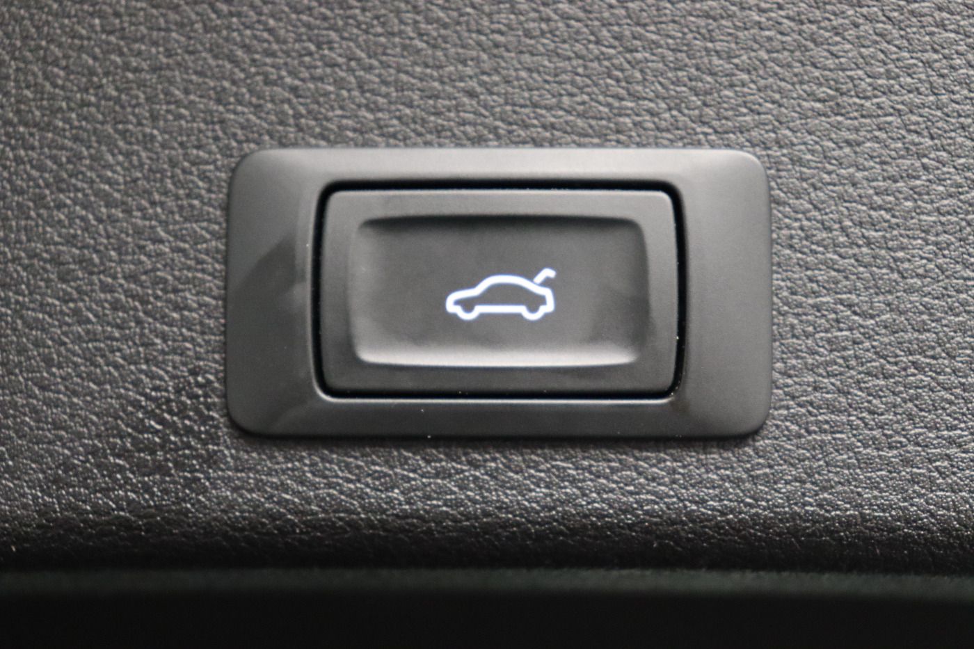 Fahrzeugabbildung Audi A4 Avant 35 TDI advanced S tronic AHK|LED|Navi|K