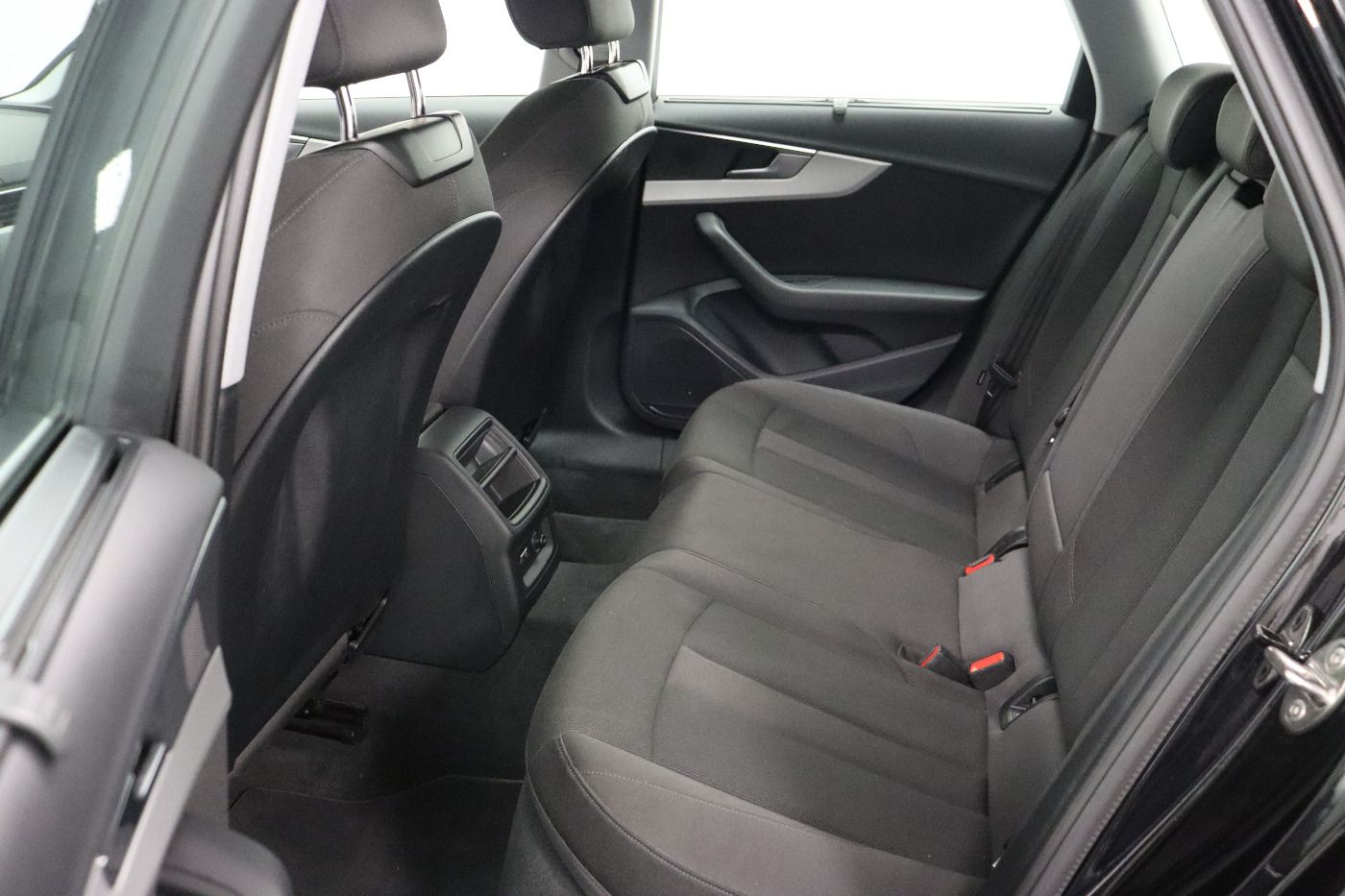 Fahrzeugabbildung Audi A4 Avant 35 TDI advanced S tronic AHK|LED|Navi|K