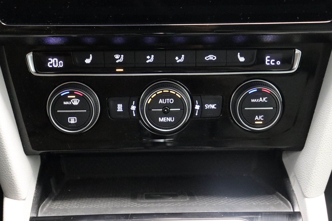 Fahrzeugabbildung Volkswagen Passat Variant GTE DSG IQ.Light|Matrix|ACC