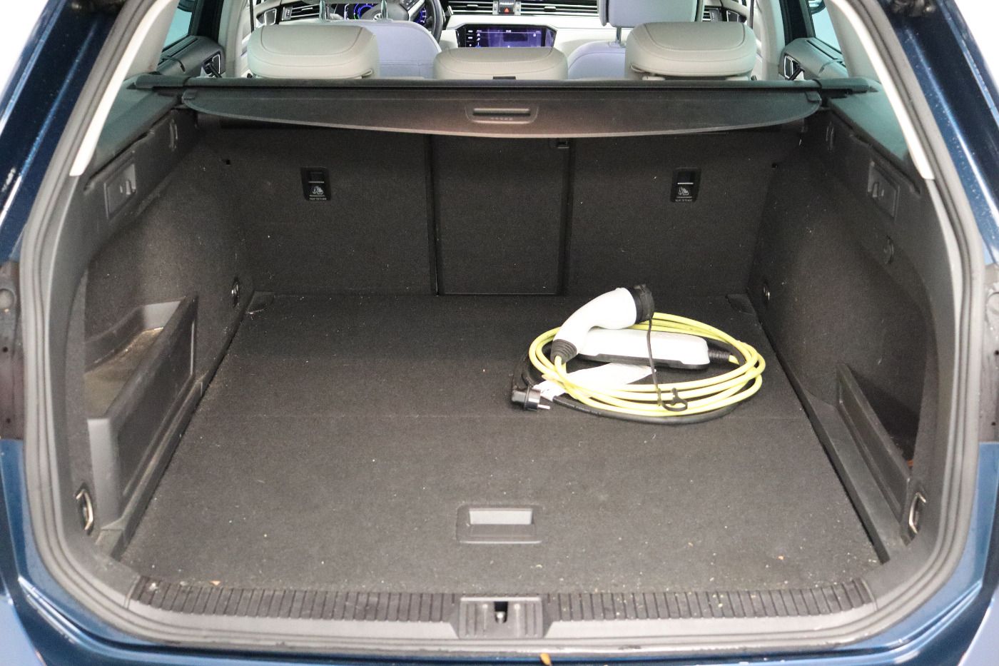 Fahrzeugabbildung Volkswagen Passat Variant GTE DSG IQ.Light|Matrix|ACC