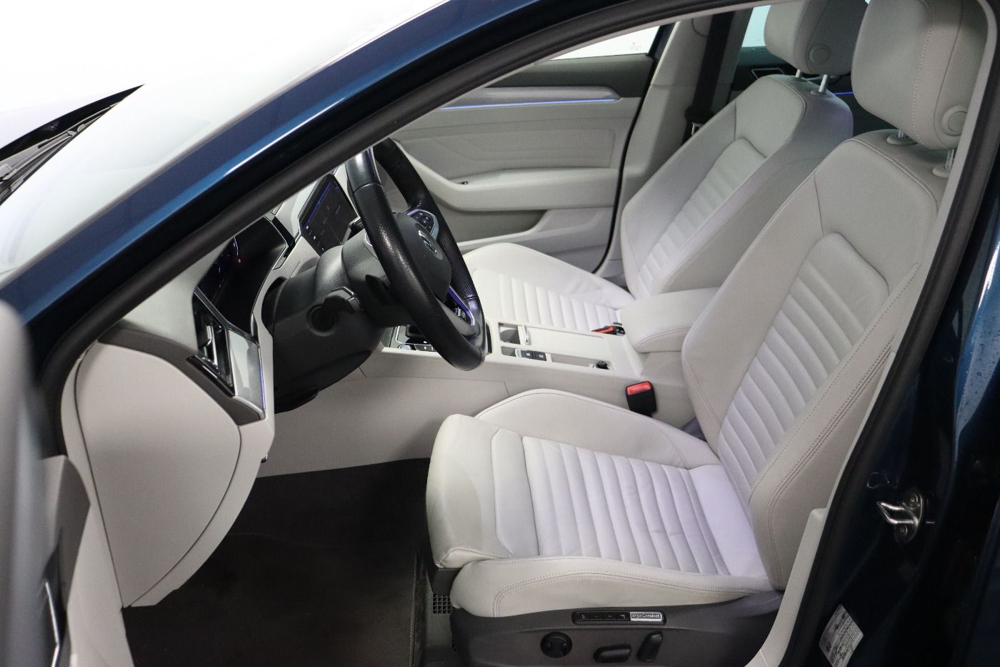Fahrzeugabbildung Volkswagen Passat Variant GTE DSG IQ.Light|Matrix|ACC