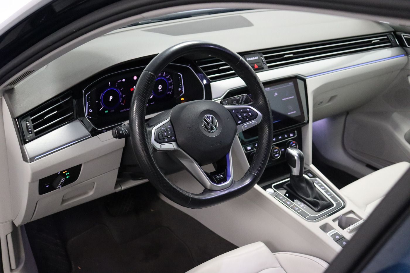 Fahrzeugabbildung Volkswagen Passat Variant GTE DSG IQ.Light|Matrix|ACC