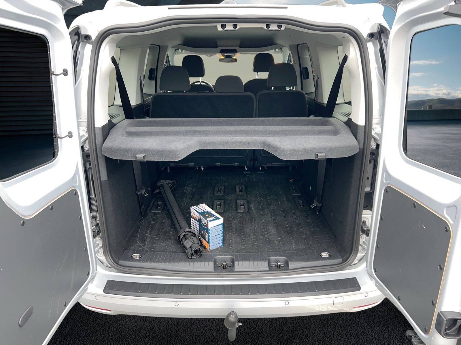 Fahrzeugabbildung Volkswagen Caddy 2.0 TDI Life Maxi AHK|Navi|Kamera|LaneAss