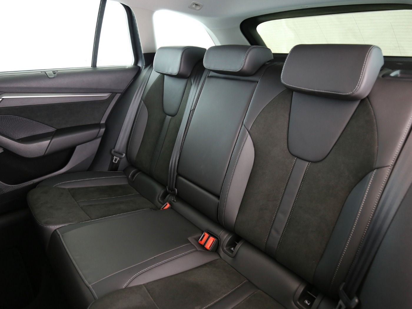 Fahrzeug autohaus mense Fahrzeugabbildung SKODA Octavia Combi 2.0 TDI W Selection AHK|HUD|ACC|LM