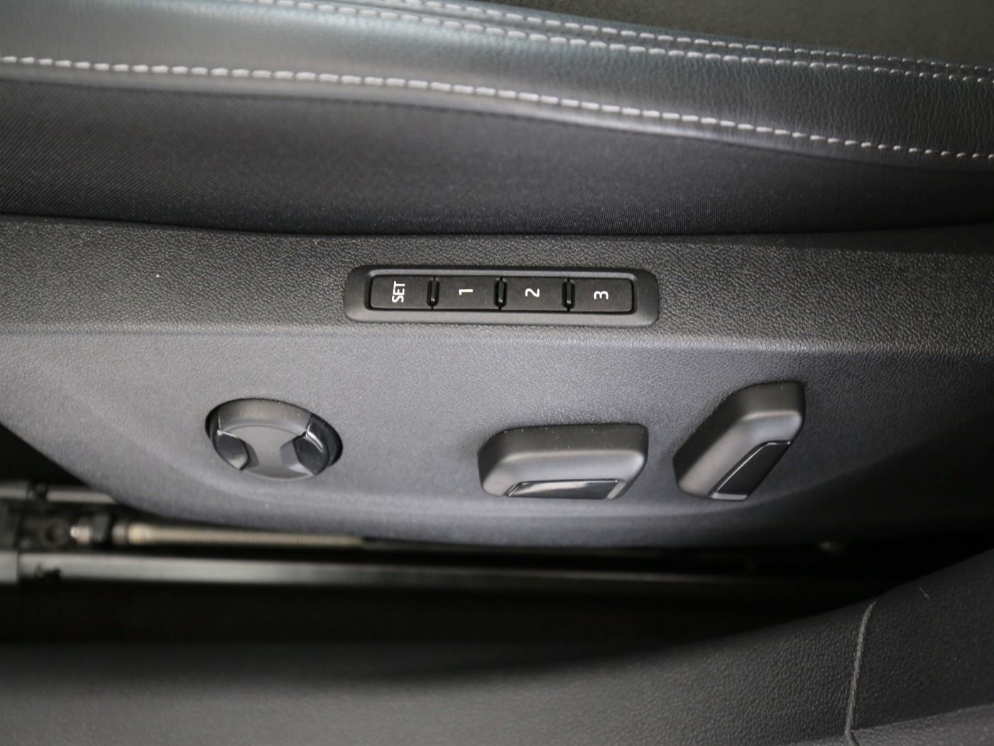 Fahrzeug autohaus mense Fahrzeugabbildung SKODA Octavia Combi 2.0 TDI W Selection AHK|HUD|ACC|LM