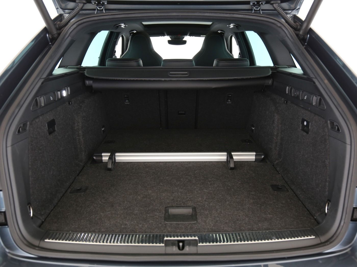 Fahrzeug autohaus mense Fahrzeugabbildung SKODA Superb Combi 2.0 TDI SportLine Pano|SD|ACC|LED