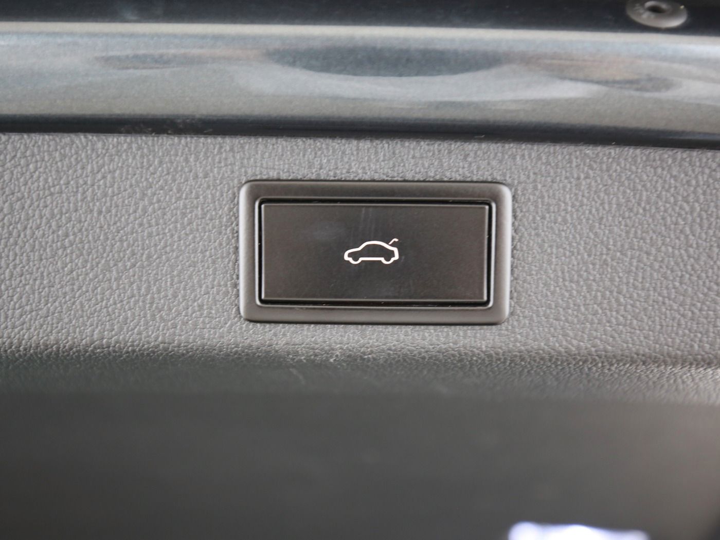 Fahrzeug autohaus mense Fahrzeugabbildung SKODA Superb Combi 2.0 TDI SportLine Pano|SD|ACC|LED